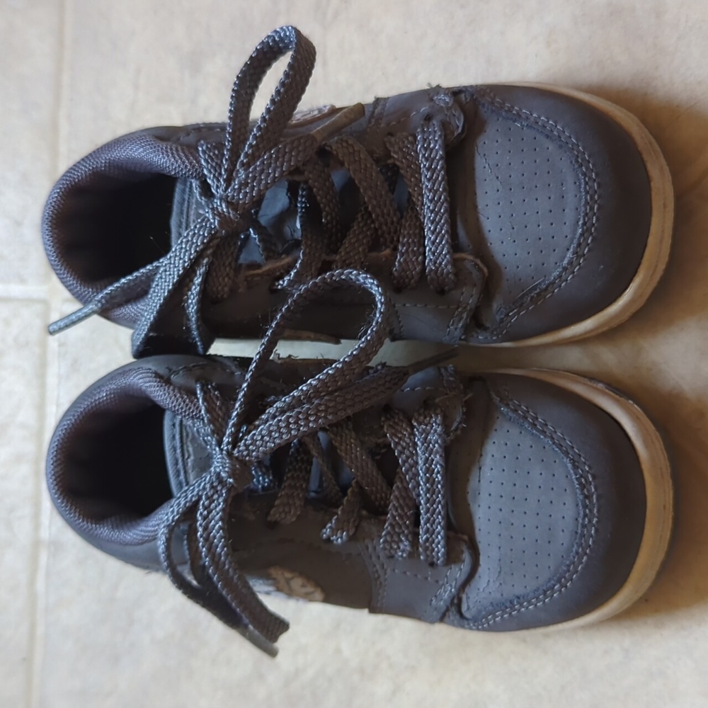Gray Nike shoes size 7